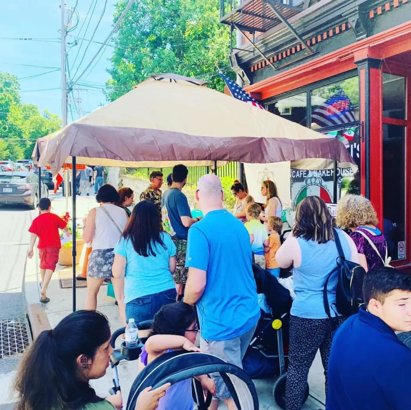 Customers lined up at a Musetti’s pop-up